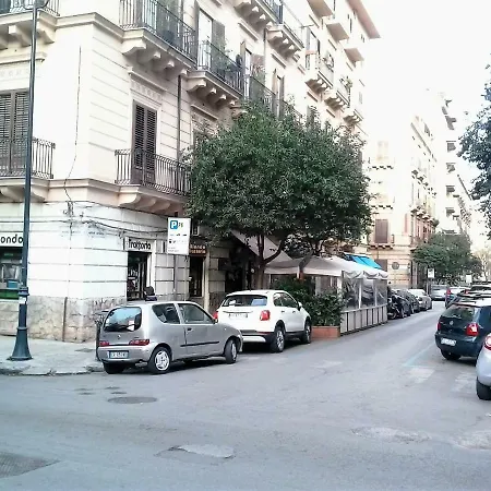 A Casa Di Amelie Holiday home Palermo